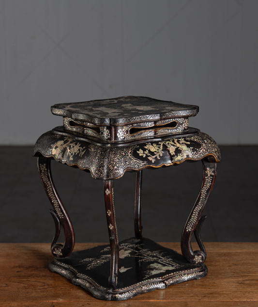 Antique Chinese Qing Dynasty Lacquered Wood Incense Stand – Mother-of-Pearl Inlay with Figures and Birds